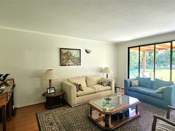 Casa en Venta en Casa en Venta en Condominio No Perimetral 5D4B mas Estar y Servicios en Lo Barnechea One Propiedades