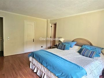 Casa en Venta en Casa en Venta en Condominio No Perimetral 5D4B mas Estar y Servicios en Lo Barnechea One Propiedades
