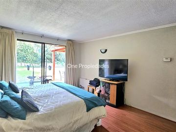 Casa en Venta en Casa en Venta en Condominio No Perimetral 5D4B mas Estar y Servicios en Lo Barnechea One Propiedades