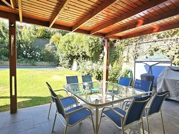 Casa en Venta en Casa en Venta en Condominio No Perimetral 5D4B mas Estar y Servicios en Lo Barnechea One Propiedades