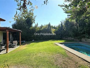 Casa en Venta en Casa en Venta en Condominio No Perimetral 5D4B mas Estar y Servicios en Lo Barnechea One Propiedades