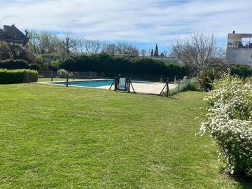 CASA  3 AMB. VENTA CON GALERIA PARRILLA Y PISCINA