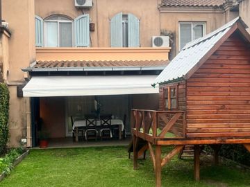 CASA  3 AMB. VENTA CON GALERIA PARRILLA Y PISCINA