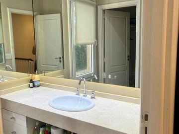 CASA  3 AMB. VENTA CON GALERIA PARRILLA Y PISCINA
