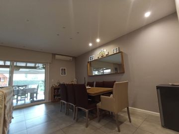 CASA  3 AMB. VENTA CON GALERIA PARRILLA Y PISCINA
