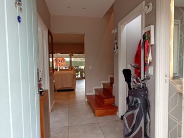 CASA  3 AMB. VENTA CON GALERIA PARRILLA Y PISCINA