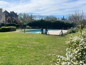 CASA  3 AMB. VENTA CON GALERIA PARRILLA Y PISCINA