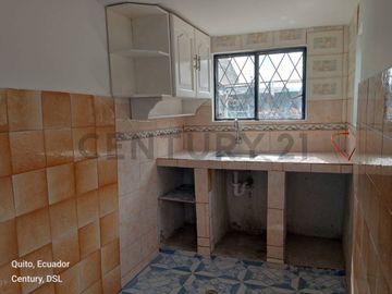 TERRENO CON CASA DE VENTA EN LA MENA2, SUR DE QUITO