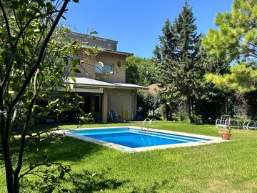 Casa en  venta - 5 ambientes-Pileta-Ingeniero Maschwitz-Escobar-Apto Credito-Permuta menor valor