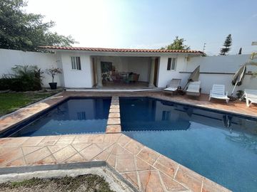 Casa Estilo Contemporáneo con seguridad 24/7 y excelentes espacios