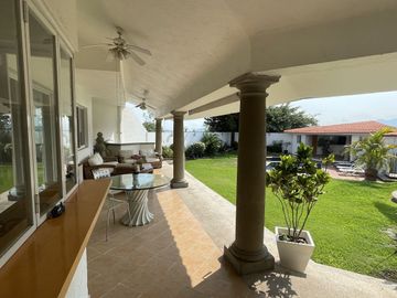 Casa Estilo Contemporáneo con seguridad 24/7 y excelentes espacios
