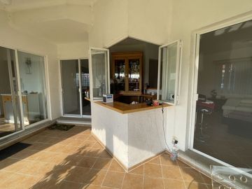Casa Estilo Contemporáneo con seguridad 24/7 y excelentes espacios
