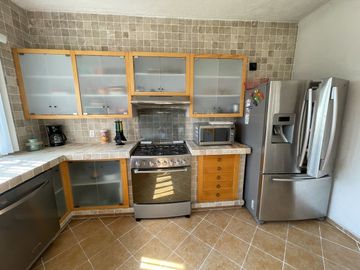 Casa Estilo Contemporáneo con seguridad 24/7 y excelentes espacios