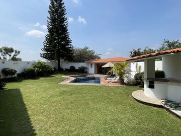 Casa Estilo Contemporáneo con seguridad 24/7 y excelentes espacios