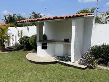 Casa Estilo Contemporáneo con seguridad 24/7 y excelentes espacios