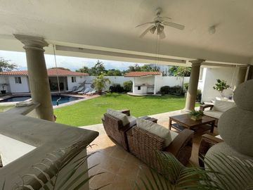 Casa Estilo Contemporáneo con seguridad 24/7 y excelentes espacios