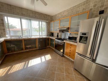 Casa Estilo Contemporáneo con seguridad 24/7 y excelentes espacios