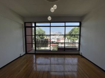 Departamento en venta totalmente remodelado con excelentes espacios