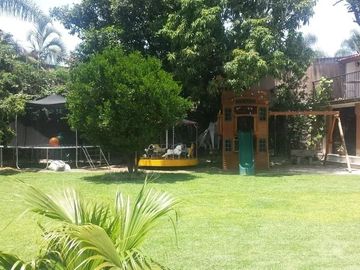 Venta de Casa en Zona Dorada con Espectacular Jardín