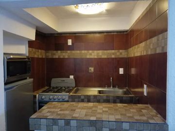 Venta de Casa en Zona Dorada con Espectacular Jardín