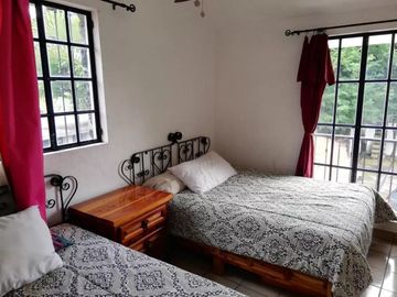 Venta de Casa en Zona Dorada con Espectacular Jardín