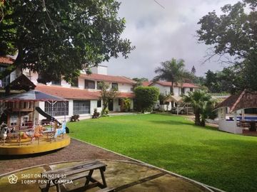 Venta de Casa en Zona Dorada con Espectacular Jardín