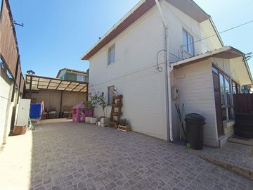 ¡Oportunidad única! Casa esquina en venta en Placilla de Peñuelas