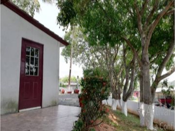 HERMOSA CASA CON ALBERCA Y AMPLIO JARDIN  EN VENTA - (3)