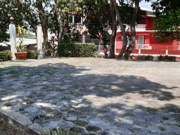 HERMOSA CASA CON ALBERCA Y AMPLIO JARDIN  EN VENTA - (3)