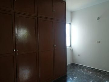 Edificio con dos departamentos y un local comercial en planta baja. En venta - (3)