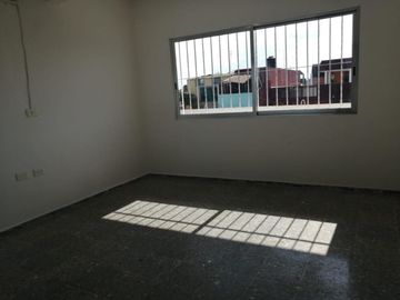 Edificio con dos departamentos y un local comercial en planta baja. En venta - (3)