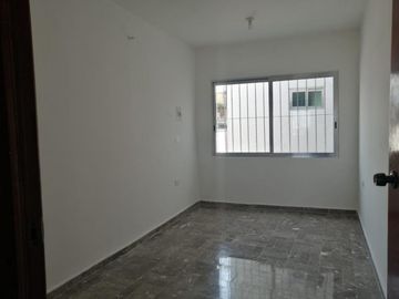 Edificio con dos departamentos y un local comercial en planta baja. En venta - (3)