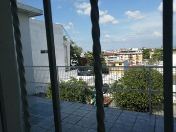 Edificio con dos departamentos y un local comercial en planta baja. En venta - (3)