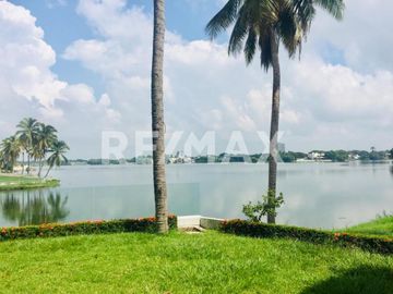 CASA EN VENTA CON VISTA A LA LAGUNA - (3)