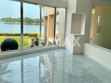 CASA EN VENTA CON VISTA A LA LAGUNA - (3)