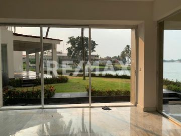CASA EN VENTA CON VISTA A LA LAGUNA - (3)
