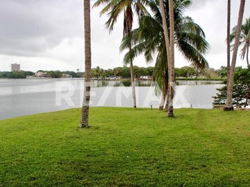 CASA EN VENTA CON VISTA A LA LAGUNA - (3)