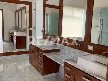 CASA EN VENTA CON VISTA A LA LAGUNA - (3)
