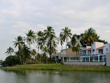 CASA EN VENTA CON VISTA A LA LAGUNA - (3)