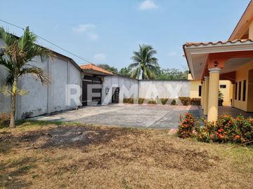 CASA EN VENTA - (3)