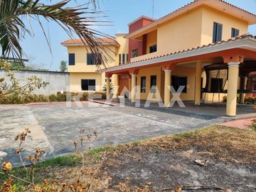 CASA EN VENTA - (3)