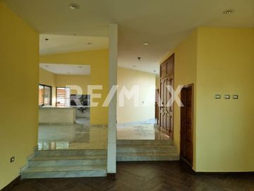 CASA EN VENTA - (3)