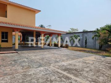 CASA EN VENTA - (3)