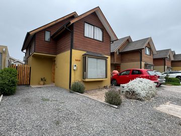 VENDEMOS HERMOSA CASA EN CONDOMINIO HUERTOS DE BUIN II - A PASOS DE METROTREN BUIN