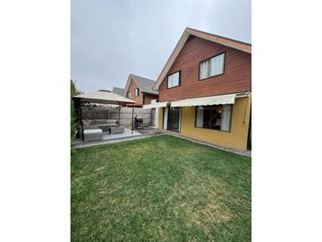 VENDEMOS HERMOSA CASA EN CONDOMINIO HUERTOS DE BUIN II - A PASOS DE METROTREN BUIN