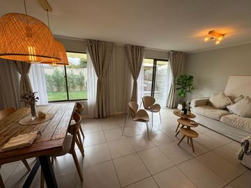 VENDEMOS HERMOSA CASA EN CONDOMINIO HUERTOS DE BUIN II - A PASOS DE METROTREN BUIN