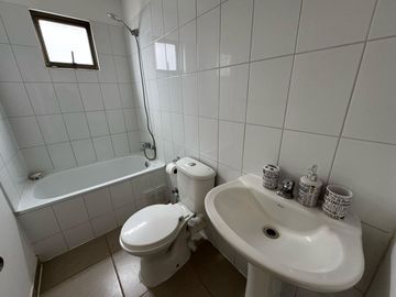 VENDEMOS HERMOSA CASA EN CONDOMINIO HUERTOS DE BUIN II - A PASOS DE METROTREN BUIN