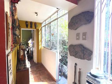 UF 5.150 Depto CON JARDÍN PRIVADO! En primer piso  1D+2B. Barrio Lastarria