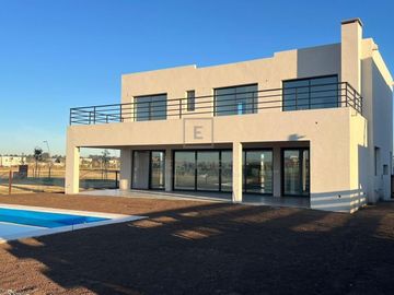 Casa a estrenar en venta, Barrio Puertos, Escobar, G.B.A. Zona Norte
