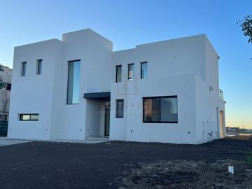Casa a estrenar en venta, Barrio Puertos, Escobar, G.B.A. Zona Norte